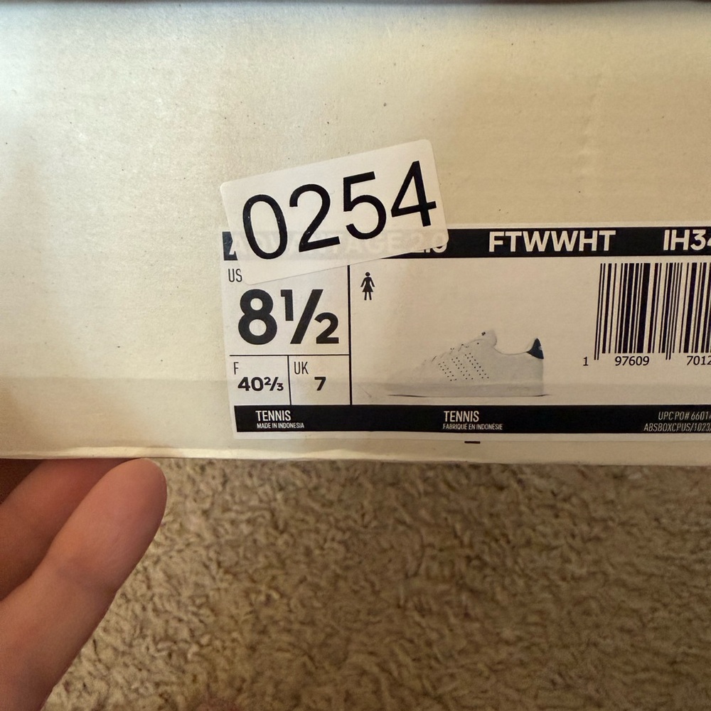 Brand New white Adidas women’s 8.5 Tennis Sneakers - Picture 5 of 6